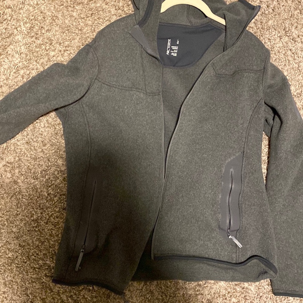 Warm, trim fit Arcteryx zip up hoodie